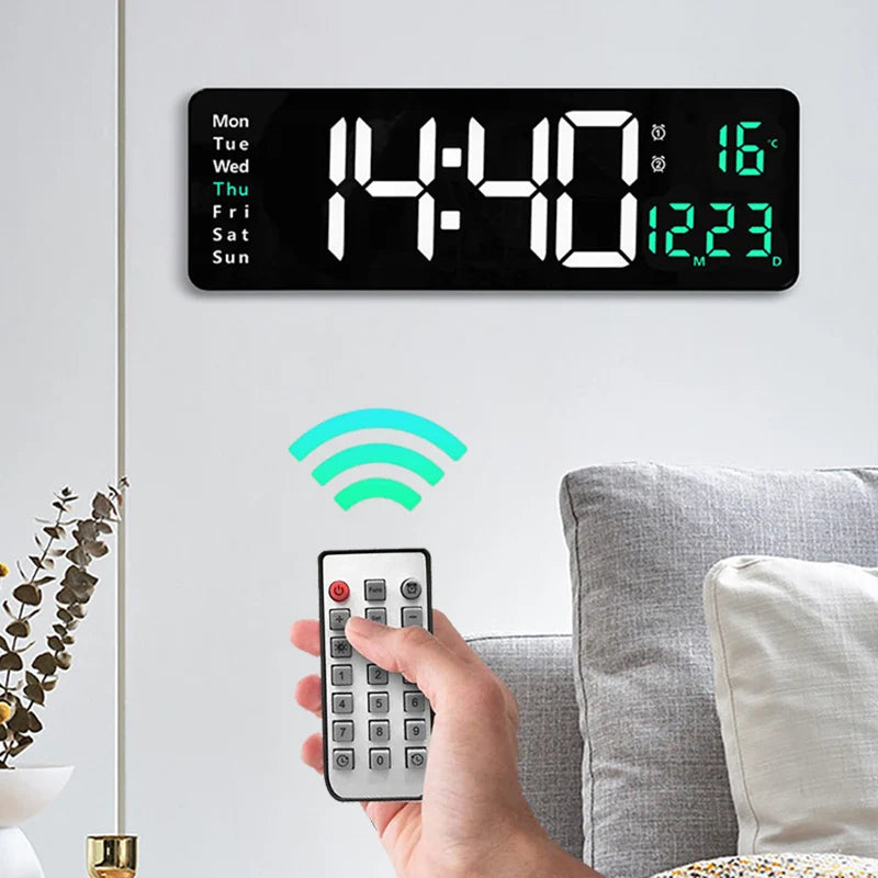 Wandmontierte digitale Wanduhr mit Fernbedienung