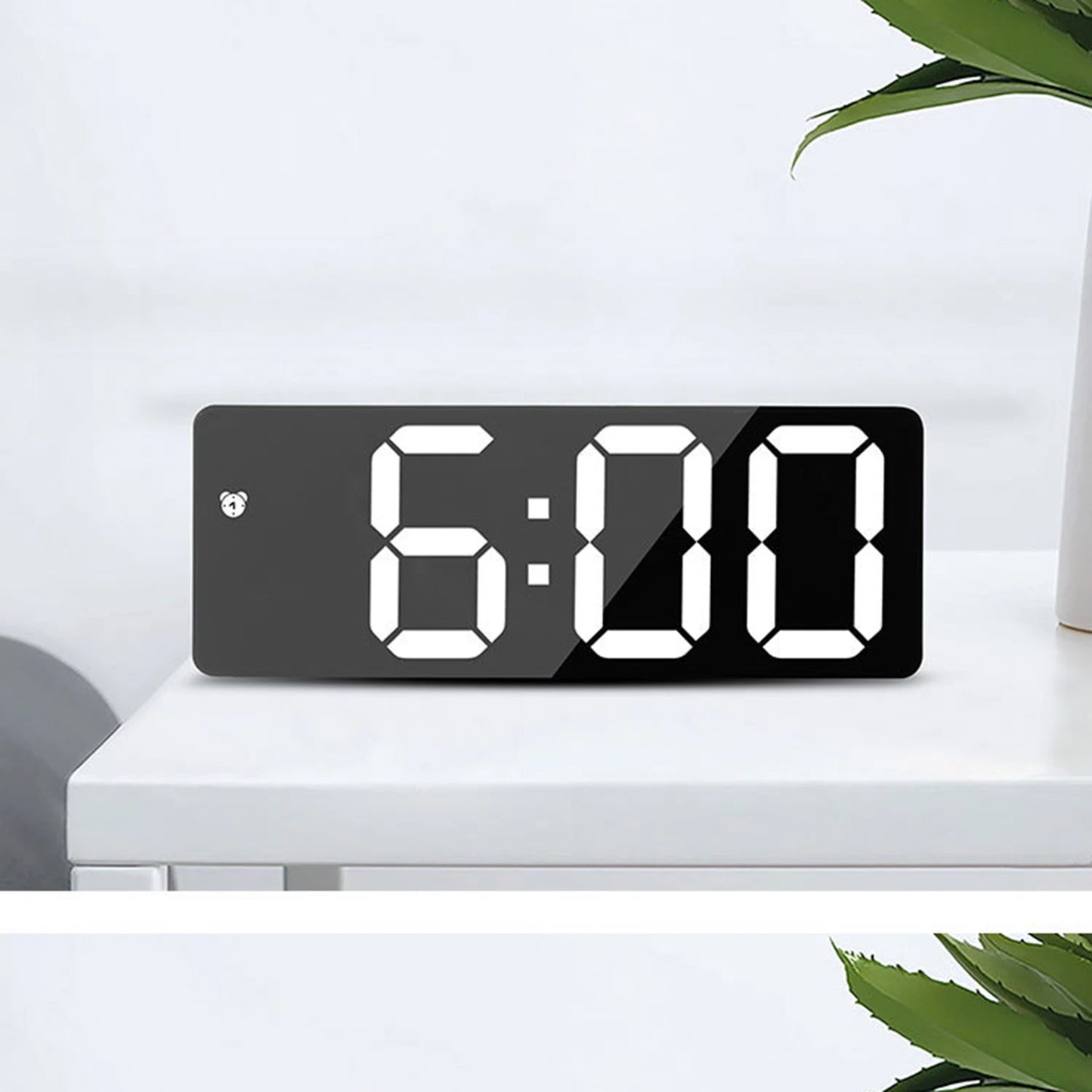 Wandmontierte digitale Wanduhr mit Fernbedienung